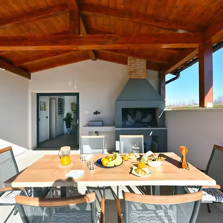 Holiday home 2140 Marusici (Istria)