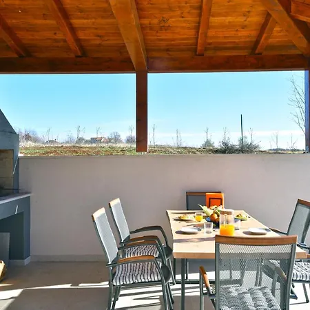 2140 Marusici (Istria)