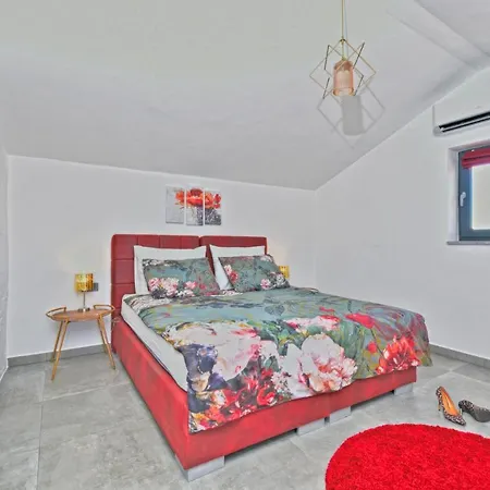 2140 Holiday home Marusici (Istria)